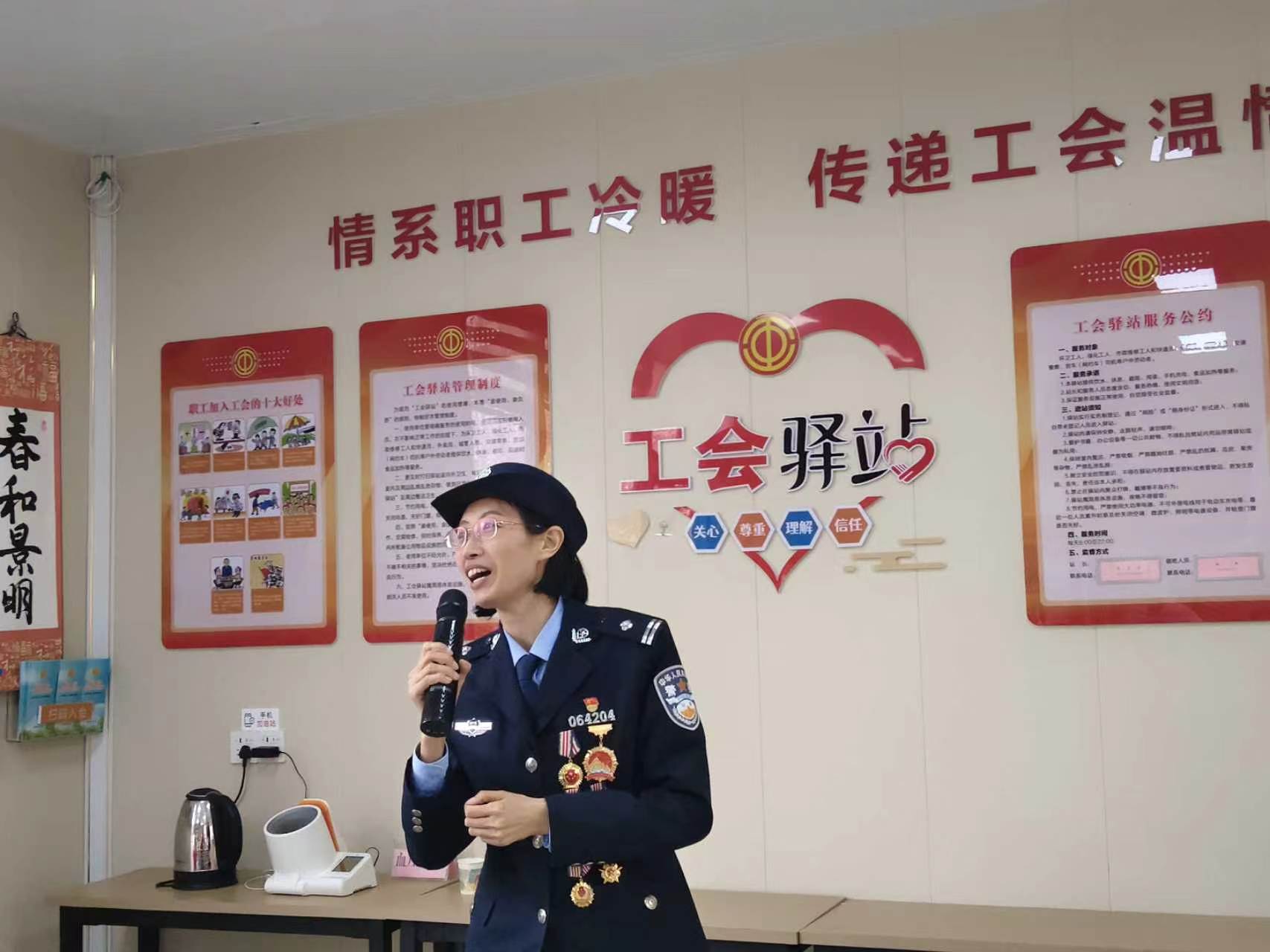 工会驿站劳模宣讲2  拍摄者：赵静